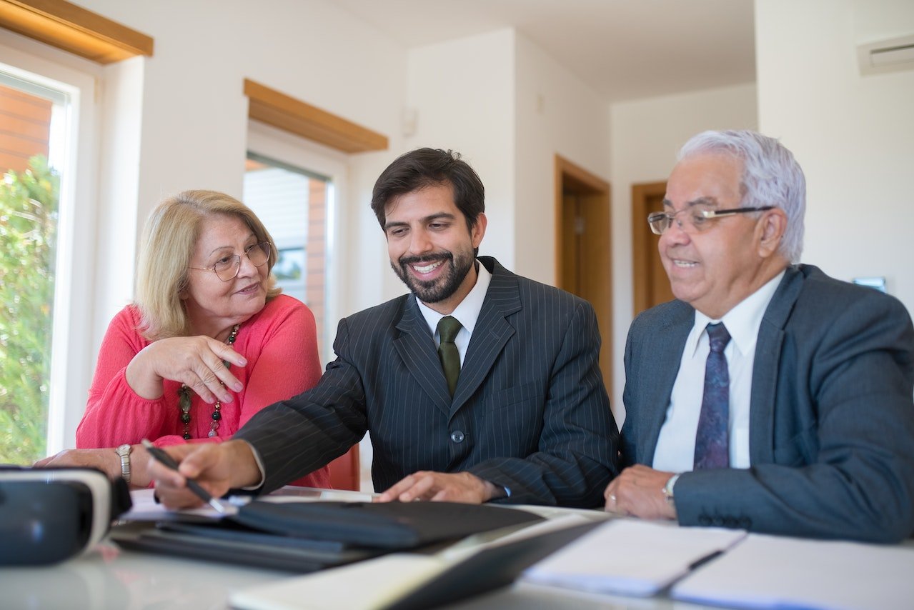 Sales-man-signing-paper-with-clients-how-to-get-a-job-with-no-experience