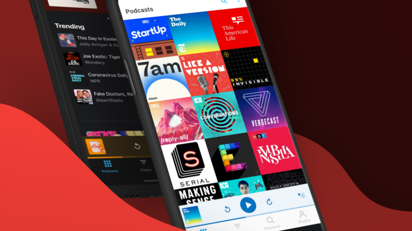 Ảnh cách điệu của ứng dụng PocketCasts chạy trên hai điện thoại thông minh.